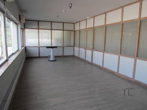 Armazém  Arrendamento em Fânzeres e São Pedro da Cova,Gondomar