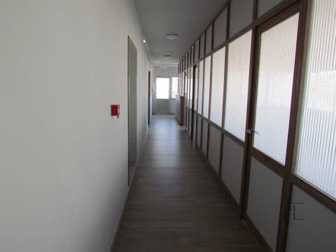 Armazém  Arrendamento em Fânzeres e São Pedro da Cova,Gondomar