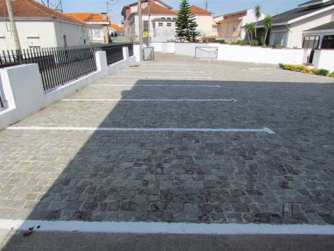 Armazém  Arrendamento em Fânzeres e São Pedro da Cova,Gondomar