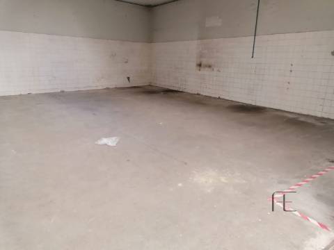 Armazém  Venda em Gulpilhares e Valadares,Vila Nova de Gaia