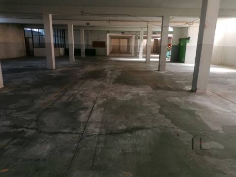 Armazém  Venda em Gulpilhares e Valadares,Vila Nova de Gaia