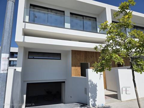 Moradia Geminada T4 Venda em Nogueira e Silva Escura,Maia