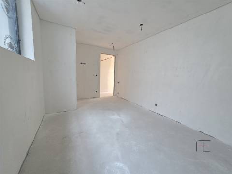 Moradia Geminada T4 Venda em Nogueira e Silva Escura,Maia