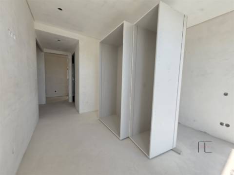 Moradia Geminada T4 Venda em Nogueira e Silva Escura,Maia