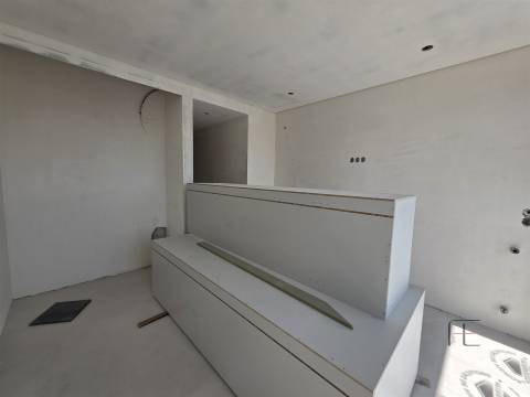 Moradia Geminada T4 Venda em Nogueira e Silva Escura,Maia