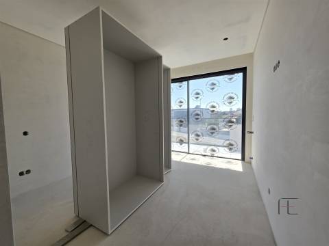 Moradia Geminada T4 Venda em Nogueira e Silva Escura,Maia