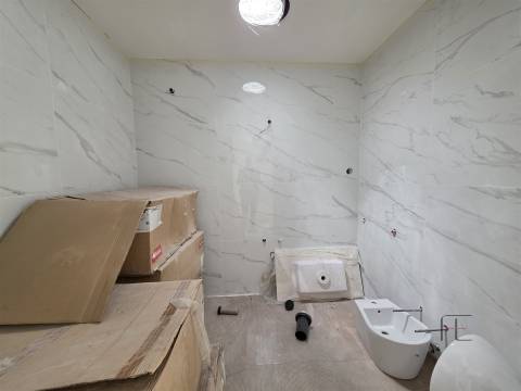 Moradia Geminada T4 Venda em Nogueira e Silva Escura,Maia