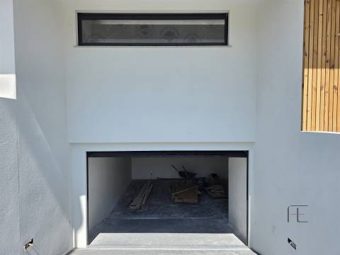 Moradia Geminada T4 Venda em Nogueira e Silva Escura,Maia