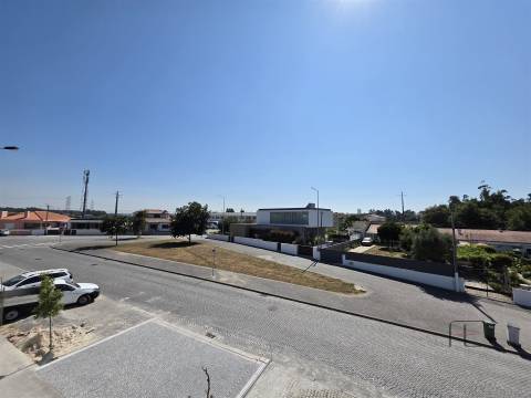 Moradia Geminada T4 Venda em Nogueira e Silva Escura,Maia