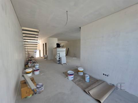 Moradia Geminada T4 Venda em Nogueira e Silva Escura,Maia