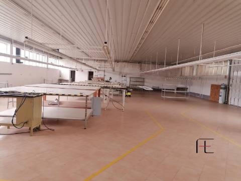 Armazém  Venda em Raimonda,Paços de Ferreira