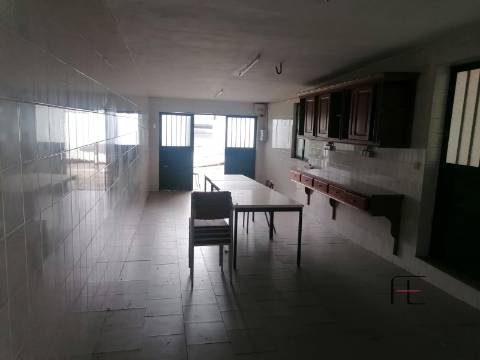 Armazém  Venda em Raimonda,Paços de Ferreira