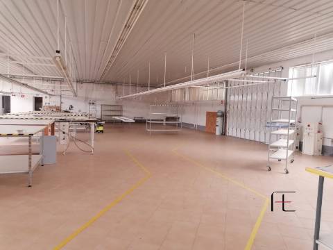 Armazém  Venda em Raimonda,Paços de Ferreira