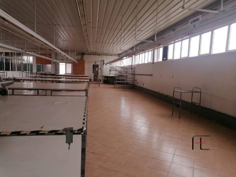 Armazém  Venda em Raimonda,Paços de Ferreira
