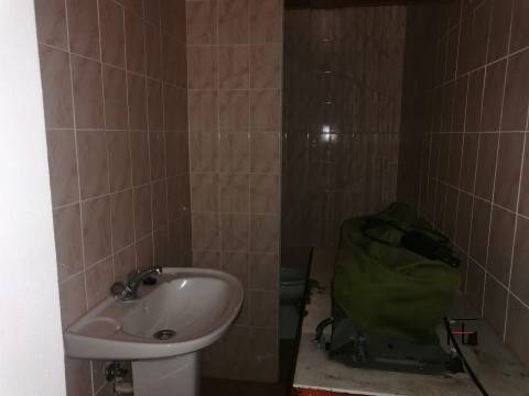 Armazém  Venda em Raimonda,Paços de Ferreira