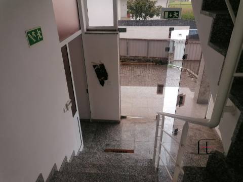 Armazém  Venda em Raimonda,Paços de Ferreira