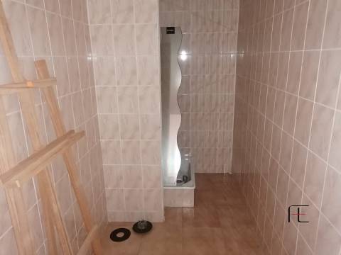 Armazém  Venda em Raimonda,Paços de Ferreira