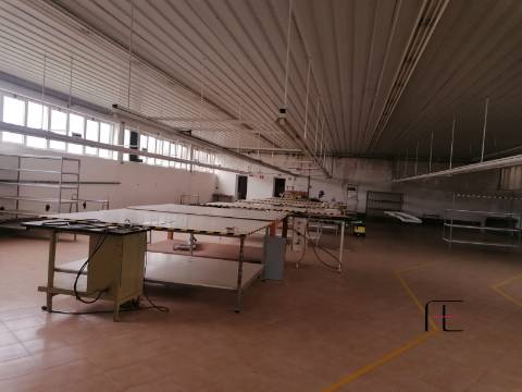 Armazém  Venda em Raimonda,Paços de Ferreira