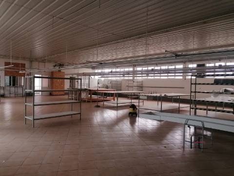 Armazém  Venda em Raimonda,Paços de Ferreira