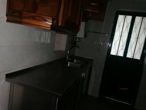 Armazém  Venda em Raimonda,Paços de Ferreira