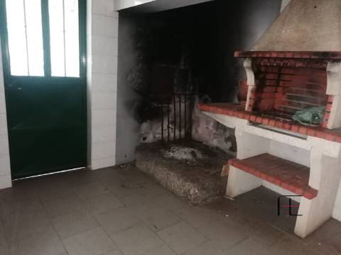 Armazém  Venda em Raimonda,Paços de Ferreira