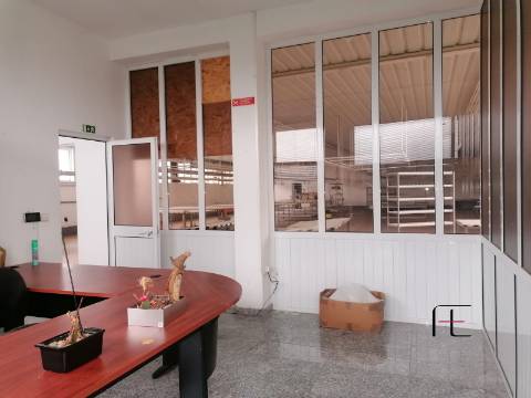 Armazém  Venda em Raimonda,Paços de Ferreira