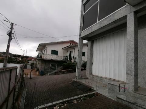 Armazém  Venda em Raimonda,Paços de Ferreira