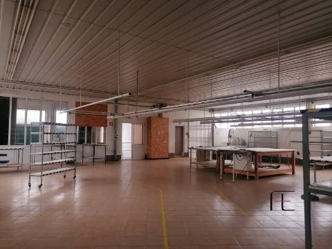 Armazém  Venda em Raimonda,Paços de Ferreira