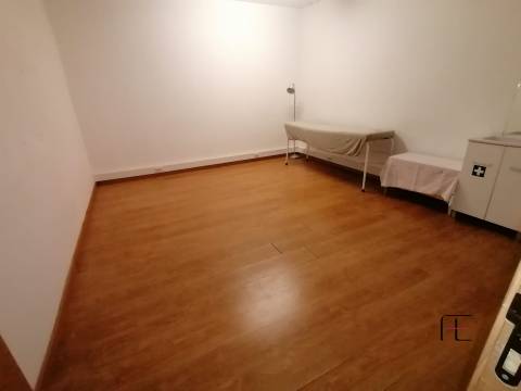 Loja  Venda em Baguim do Monte (Rio Tinto),Gondomar