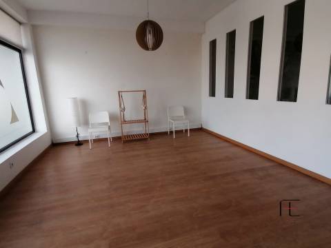 Loja  Venda em Baguim do Monte (Rio Tinto),Gondomar