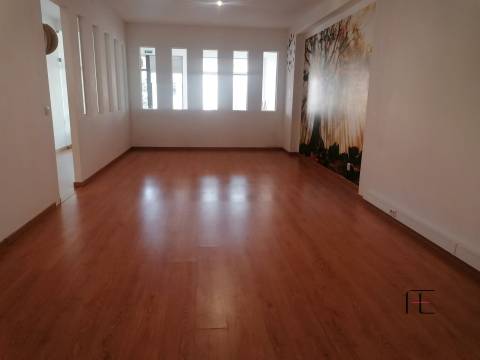 Loja  Venda em Baguim do Monte (Rio Tinto),Gondomar