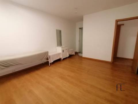 Loja  Venda em Baguim do Monte (Rio Tinto),Gondomar