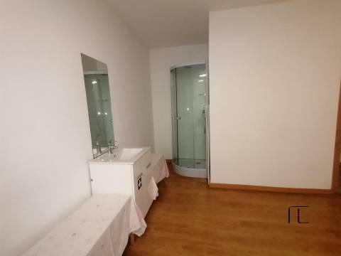 Loja  Venda em Baguim do Monte (Rio Tinto),Gondomar