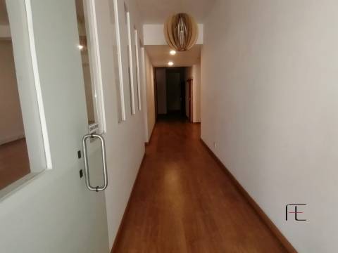 Loja  Venda em Baguim do Monte (Rio Tinto),Gondomar