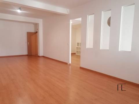 Loja  Venda em Baguim do Monte (Rio Tinto),Gondomar