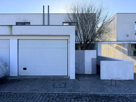 Moradia Geminada T3 Venda em Castêlo da Maia,Maia