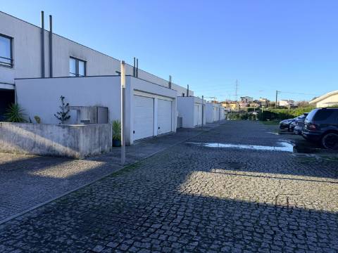 Moradia Geminada T3 Venda em Castêlo da Maia,Maia