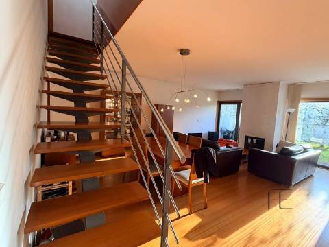 Moradia Geminada T3 Venda em Castêlo da Maia,Maia