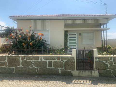 Moradia Isolada T2 Venda em Vila Nova da Telha,Maia