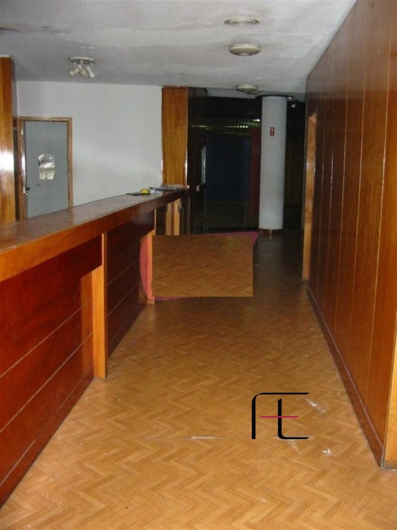 Auditório e 2 lojas - Centro Comercial Vila Gaia