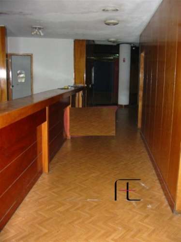 Auditório e 2 lojas - Centro Comercial Vila Gaia