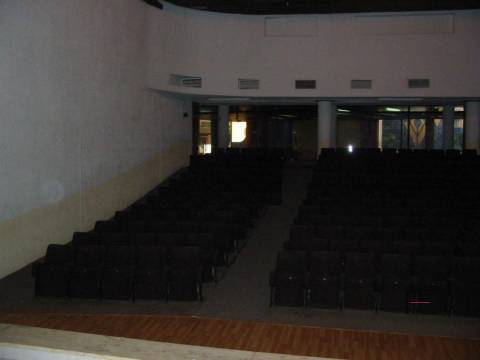 Auditório e 2 lojas - Centro Comercial Vila Gaia