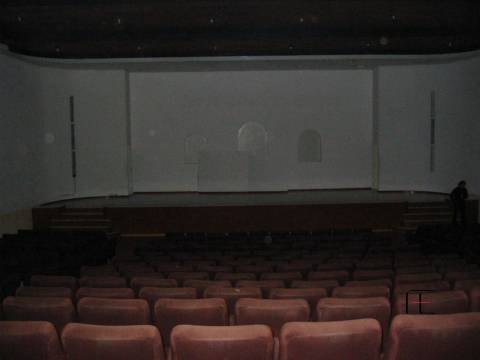 Auditório e 2 lojas - Centro Comercial Vila Gaia