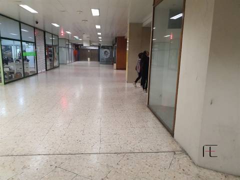 Cinema no Shopping + 7 lojas