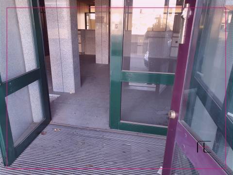 Loja de rua com 211 m2, frente para EN 109, Valadares