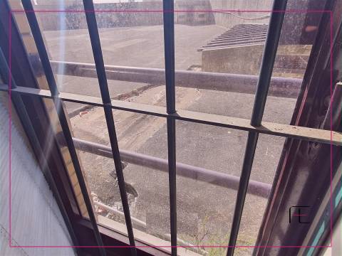 Loja de rua com 211 m2, frente para EN 109, Valadares