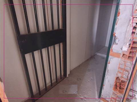 Loja de rua com 211 m2, frente para EN 109, Valadares