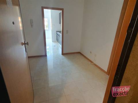 Venda T2 Canelas, varandas, lareira, equipado, suite, roupeiros, L. Garagem