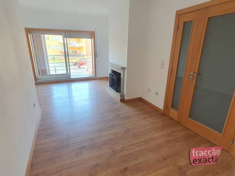 Venda T2 Canelas, varandas, lareira, equipado, suite, roupeiros, L. Garagem