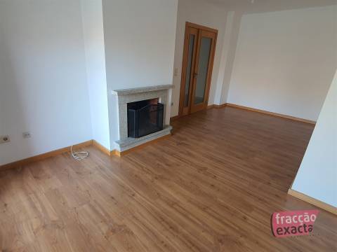 Venda T2 Canelas, varandas, lareira, equipado, suite, roupeiros, L. Garagem